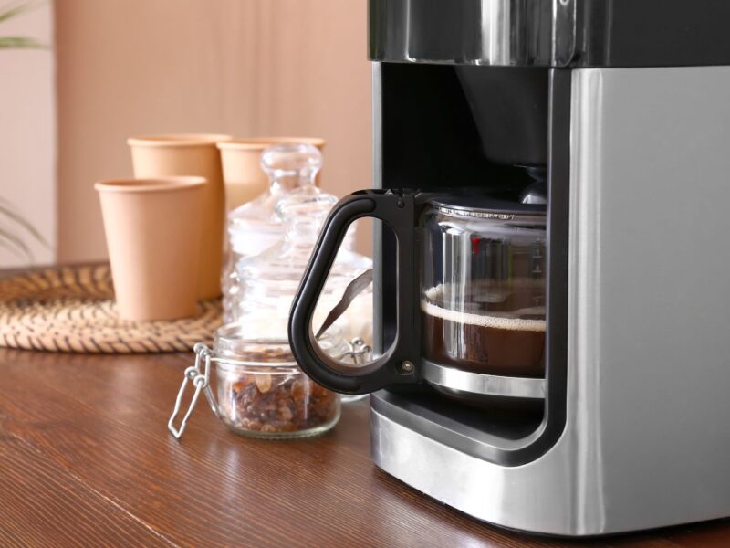 Advantages and disadvantages of having a coffee maker at home